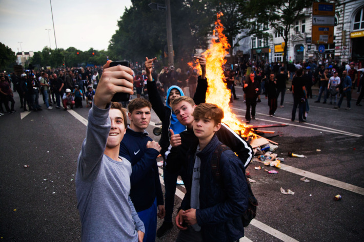 25-teens-selfie-protest.w710.h473